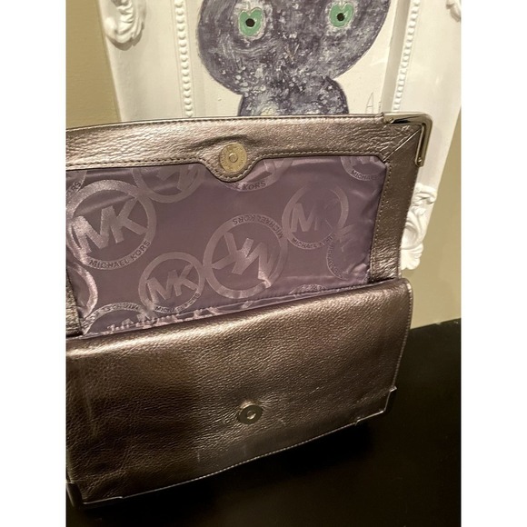 Michael Kors Silver-Grey Leather Envelope/Foldover Clutch with Double Flap - Picture 6 of 9